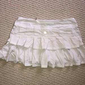 White Lululemon ruffle skirt. Size 8 reg